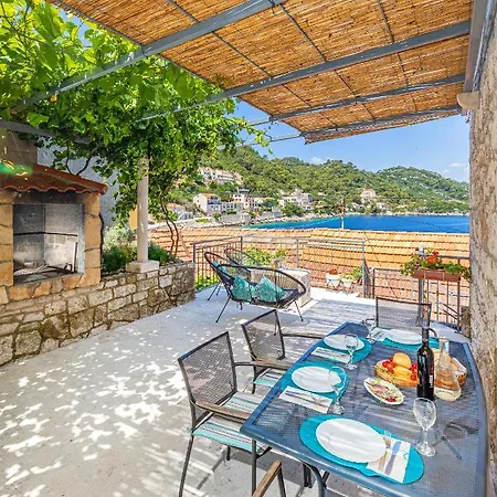 Apartments Daniela & Karlo * Sobra