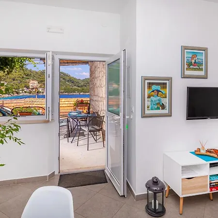 Apartments Daniela & Karlo * Sobra