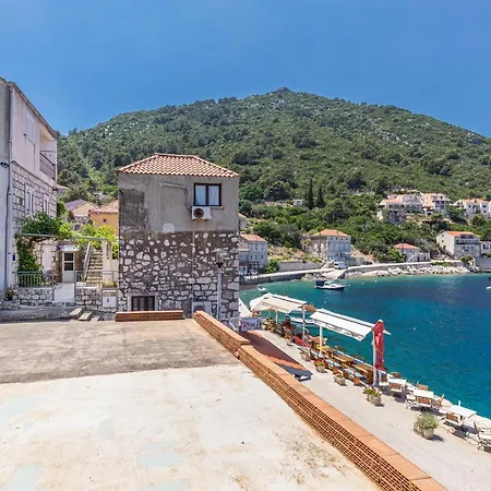 Apartments Daniela & Karlo