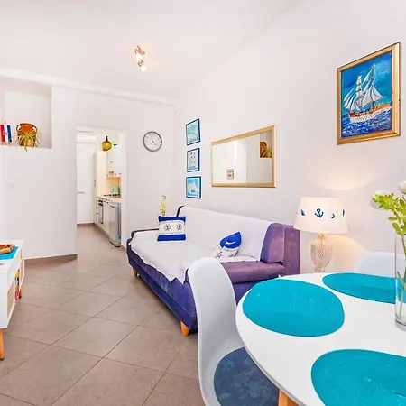 Apartments Daniela & Karlo *