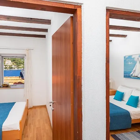 Apartments Daniela & Karlo