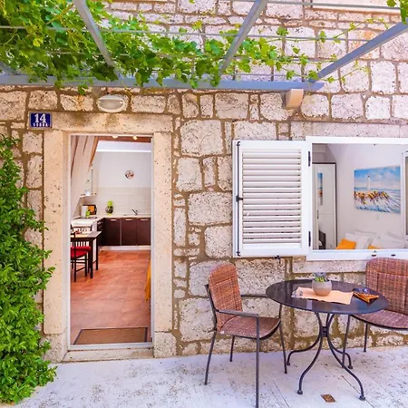 Apartments Daniela & Karlo Sobra