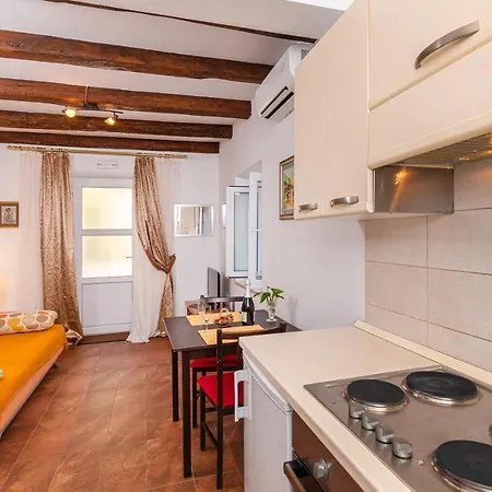 Apartman Apartments Daniela & Karlo Sobra